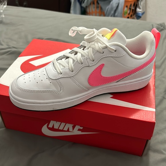 Nike sneakers size 6.5Y, used only once - Picture 1 of 7